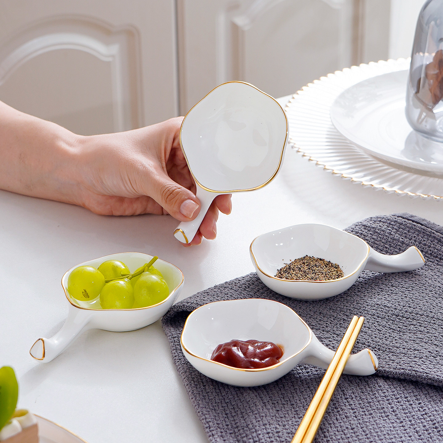 4个描金创意骨瓷蘸料筷架筷子托家用小菜碟味碟陶瓷多用点心筷托