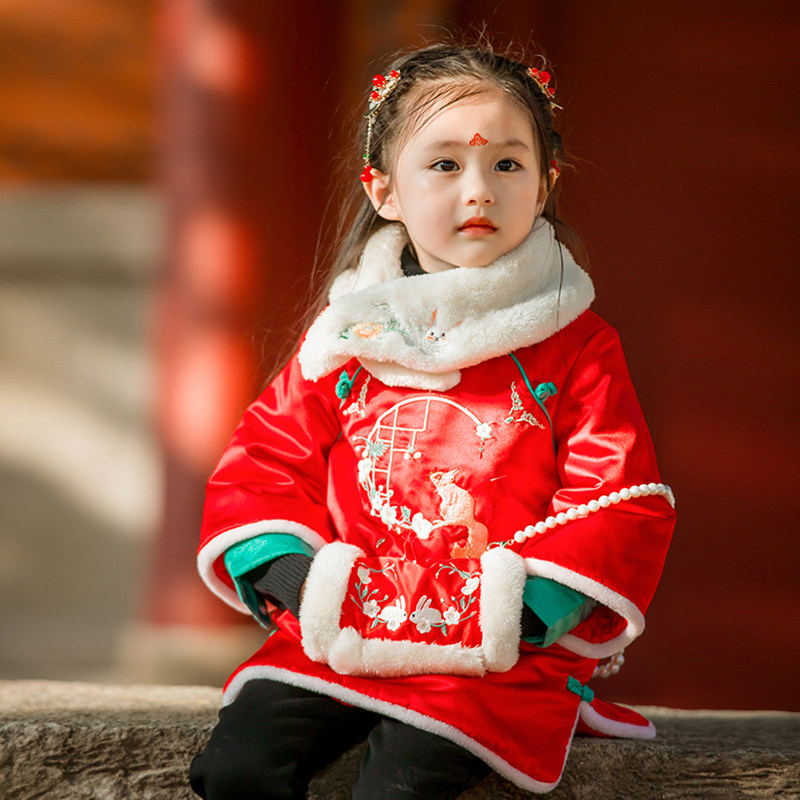 女童过年服冬松鼠刺绣棉服假两件