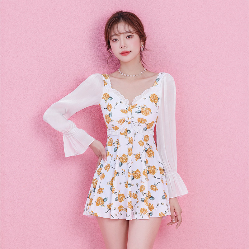 泳衣女2026年新款爆款夏季网红风高级感连体长袖遮肉显瘦保守泳装