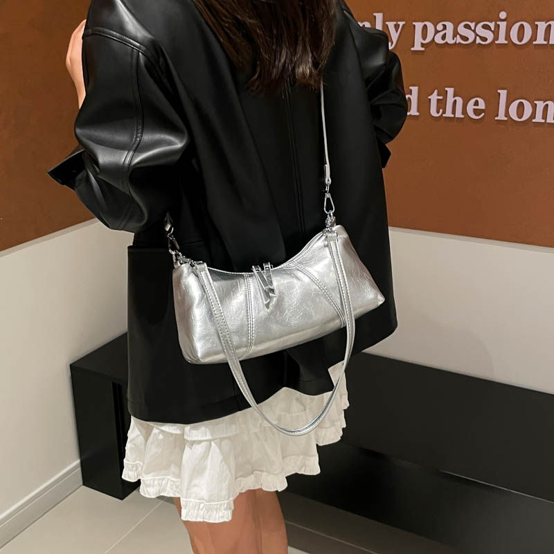 小众设计休闲枕头包个性时尚包包2025新款秋冬超火精致单肩斜挎包