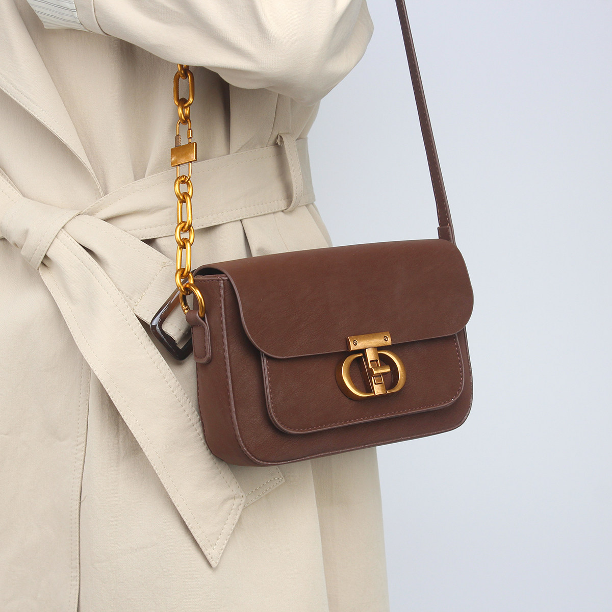 高级感轻奢小众复古小方包2026新款超火时尚链条斜挎包百搭单肩包