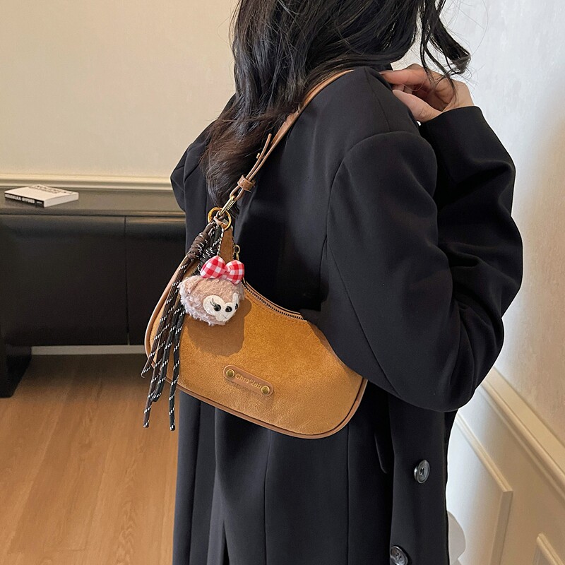 包包高级感轻奢小众设计腋下包女秋冬2025新款时尚复古斜挎单肩包