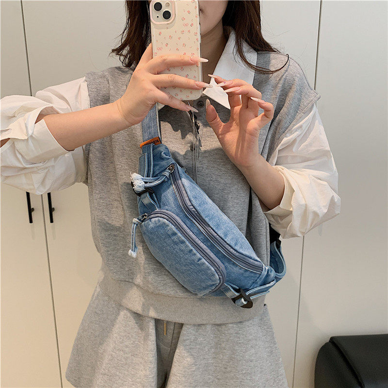 牛仔布小胸包女斜挎包2026年新款春夏休闲胸前包时尚腰包运动单肩