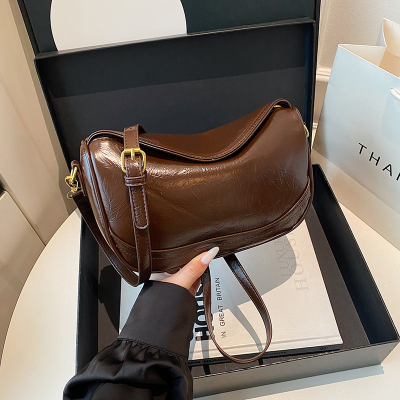 高级感轻奢小众设计时尚复古枕头包2025新款秋冬单肩包宽带斜挎包