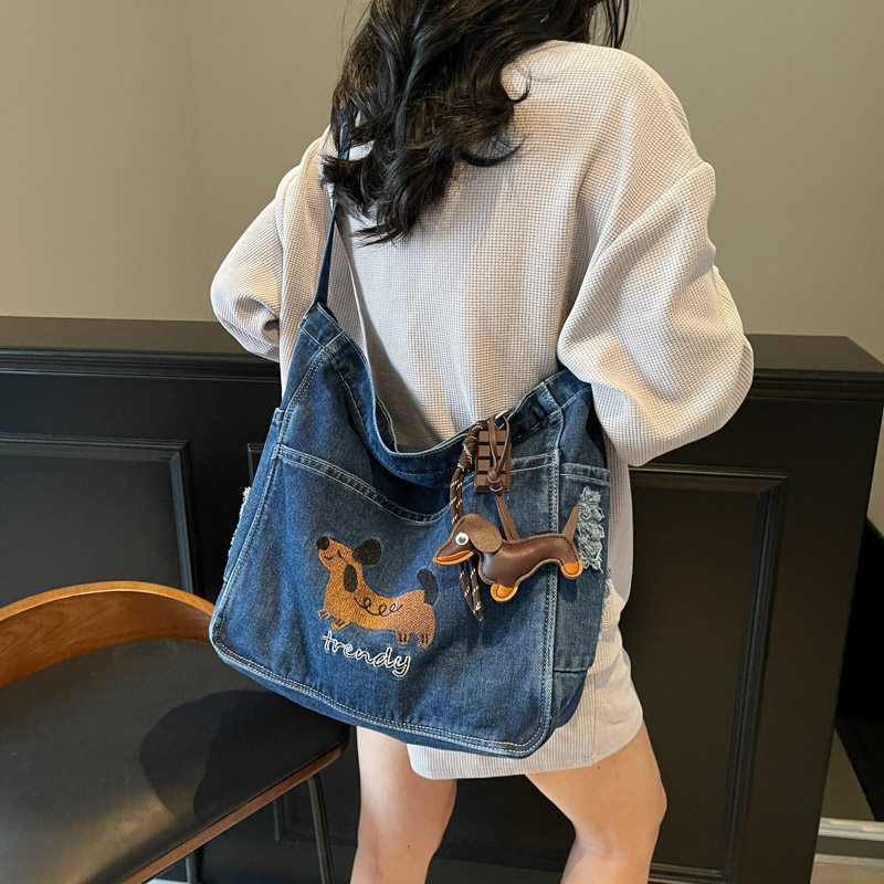 高级感时尚牛仔布通勤大容量托特包2026新款休闲超火单肩包斜挎包