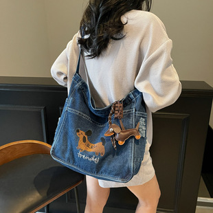 高级感时尚牛仔布通勤大容量托特包2026新款休闲超火单肩包斜挎包