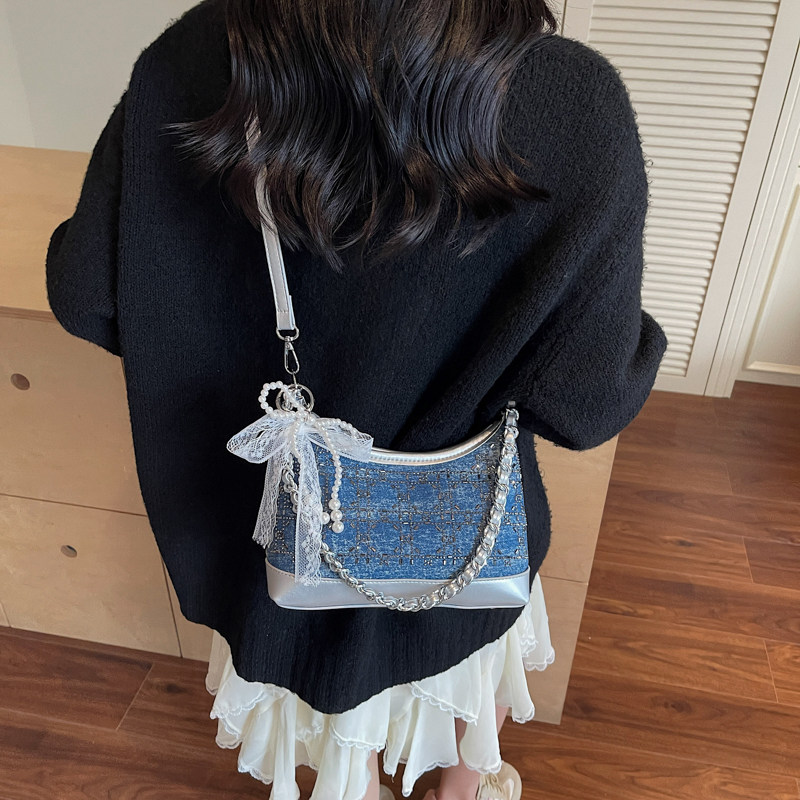 高级感流浪包女斜挎2026新款超火休闲帆布单肩包洋气通勤小众设计