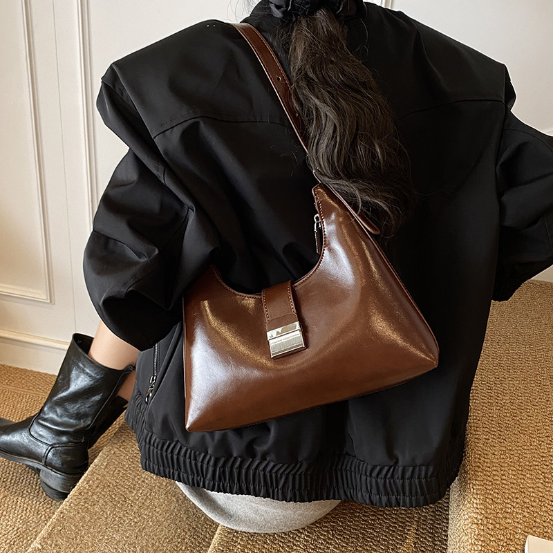 高级感轻奢小众设计复古单肩腋下包女2025新款秋冬超火精致饺子包