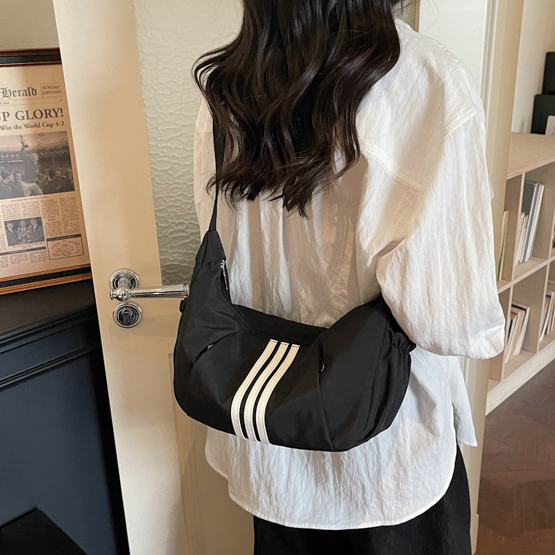 包包女2026新款时尚休闲帆布包百搭通勤斜挎包条纹三条杠单肩包