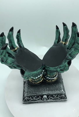 2023跨境新款Beyond the Grave Crystal Ball Holder水晶球手摆件