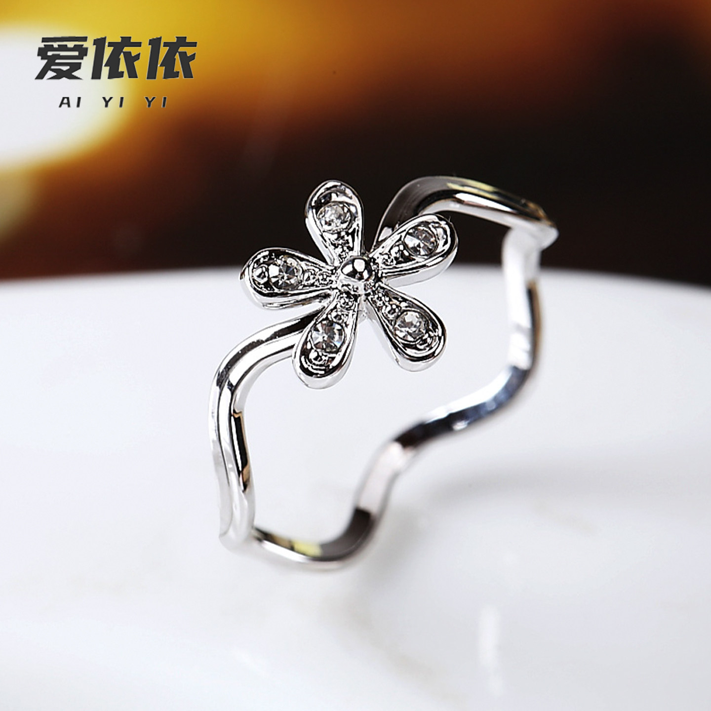 尾戒网红女小指单身复古可爱小花朵戒指玫瑰金18k冷淡风独身主义
