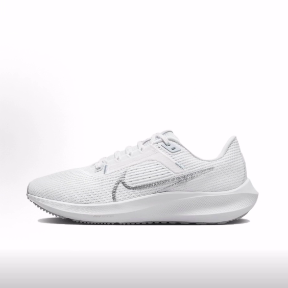 Nike Air Zoom Pegasus 40 轻便透气单层减震低帮跑步鞋女款白色