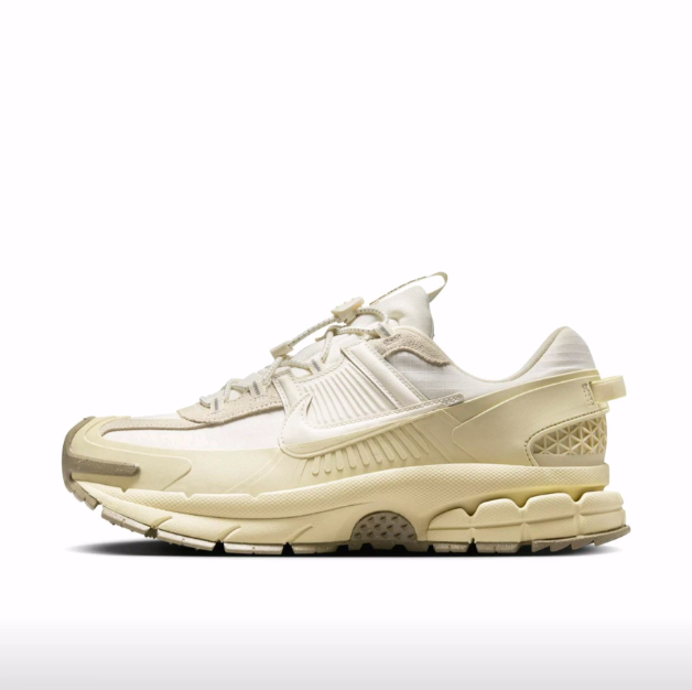 Nike ZOOM VOMERO ROAM 舒适耐磨防水透气低帮跑步鞋男女同款米色