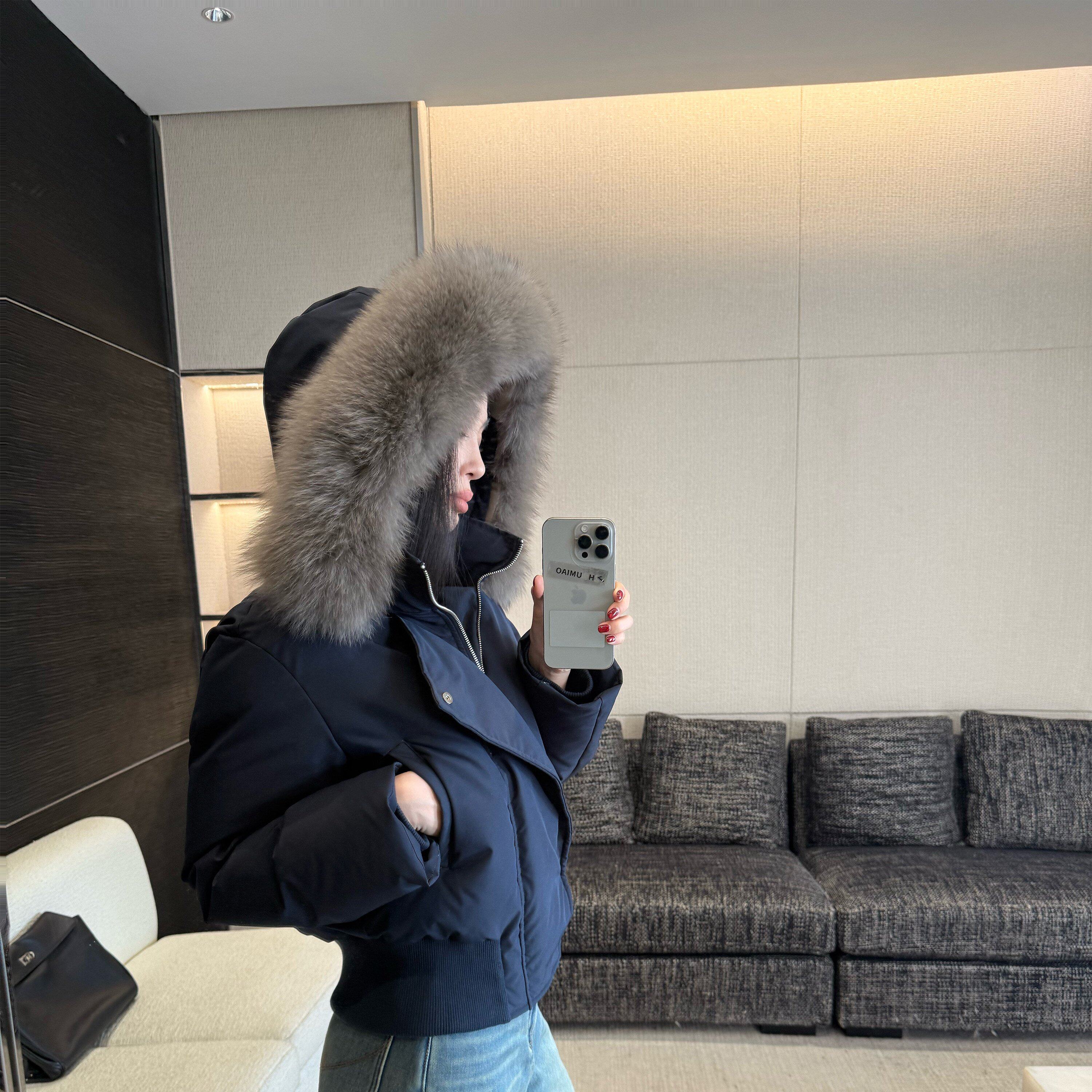 周淼ZHOUMIAO飞行员蓝狐狸毛领连帽短款羽绒棉服外套女冬
