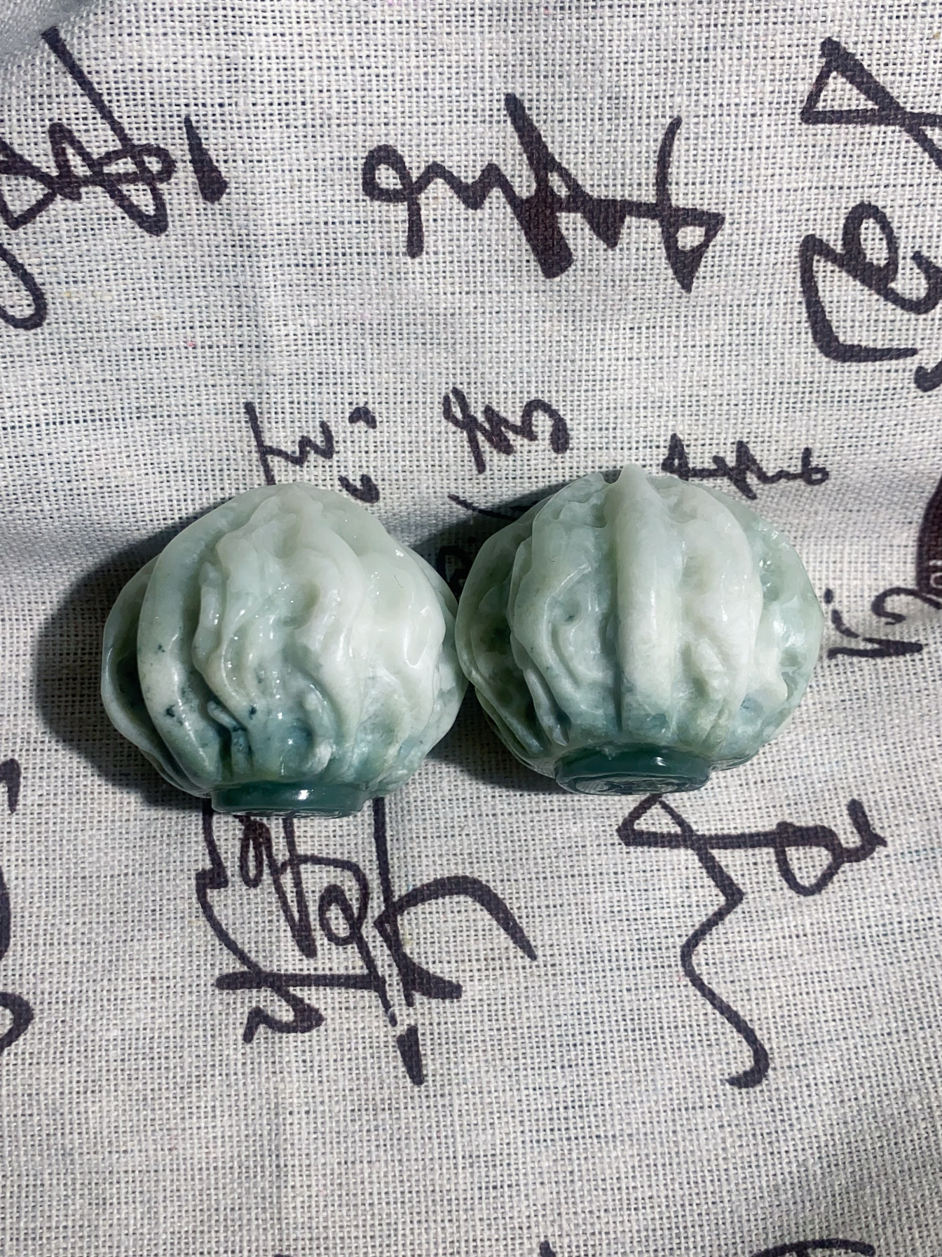 新岫玉核桃手把件盘玩核桃健脑天然玉石核桃把件地球蓝辽阳绿带草