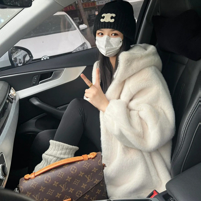 2024年秋冬毛毛外套女超仙大帽子宽松廓形仿水貂环保外套女保暖