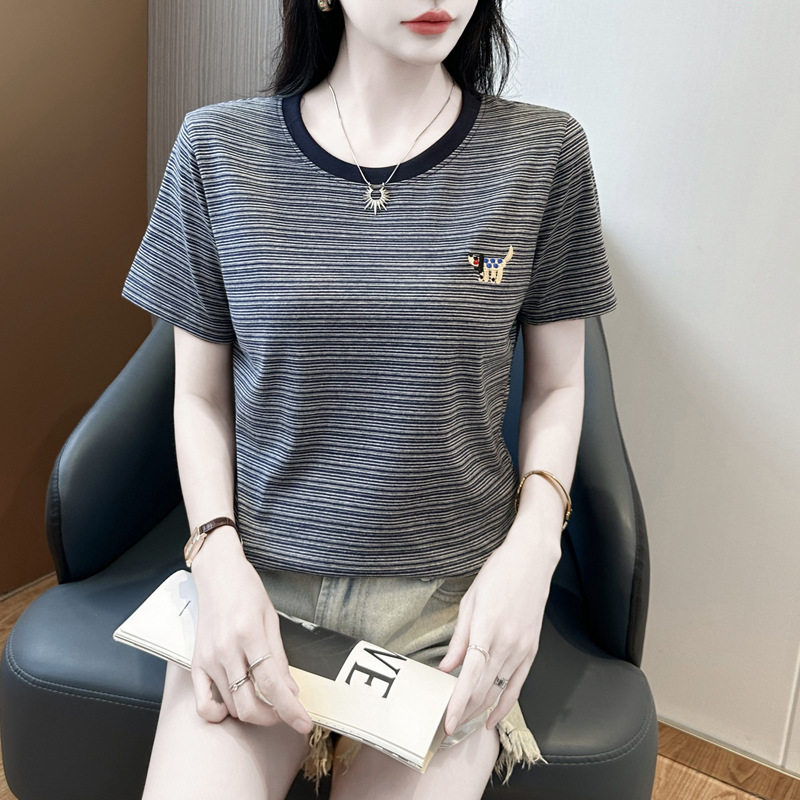 夏季新品韩版休闲美女短袖圆领T恤简约条纹卡通小标上衣透气吸汗