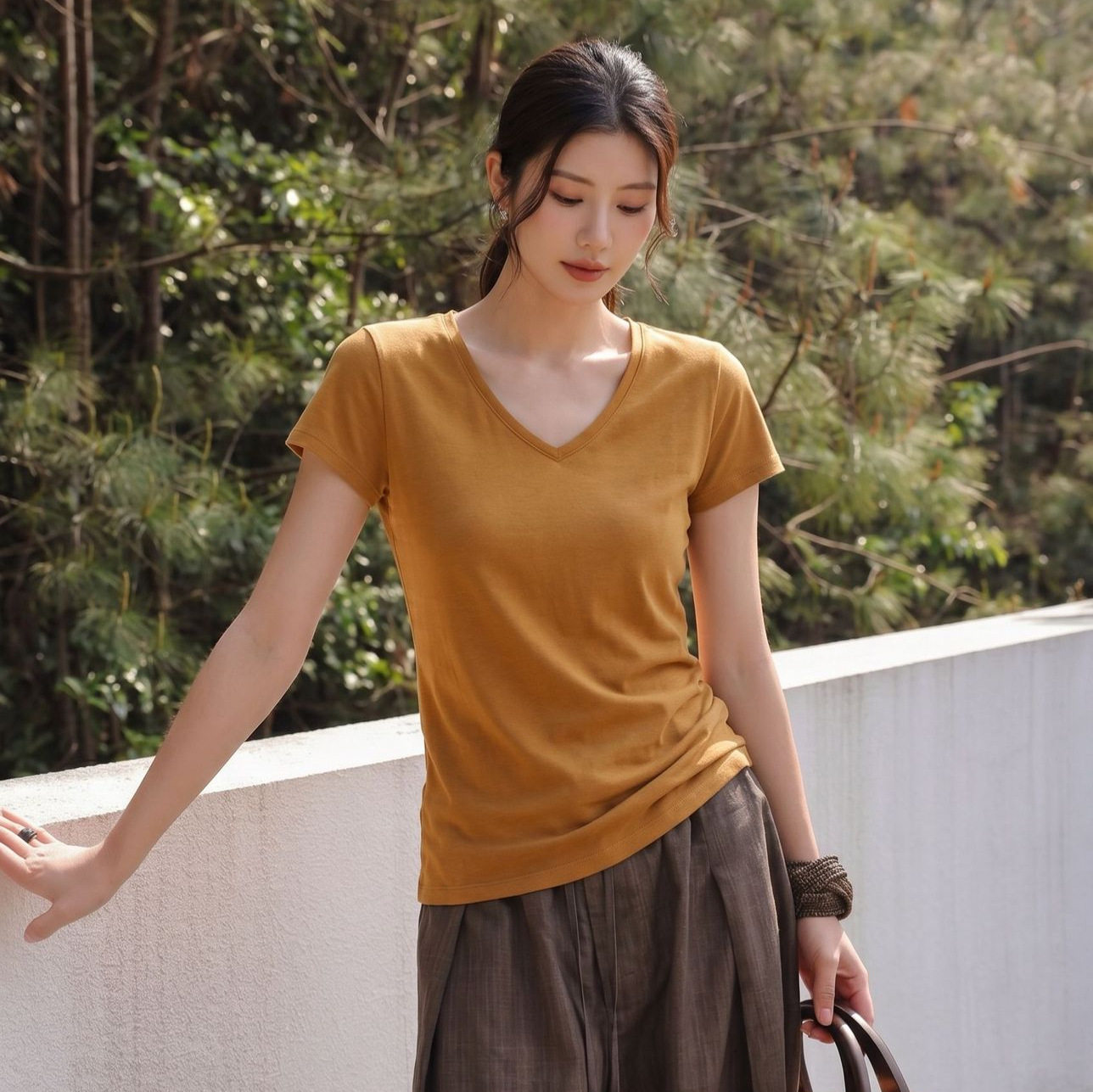 简约经典百搭纯色U领短袖女夏新修身显瘦舒适慕斯羊绒高弹面膜T恤