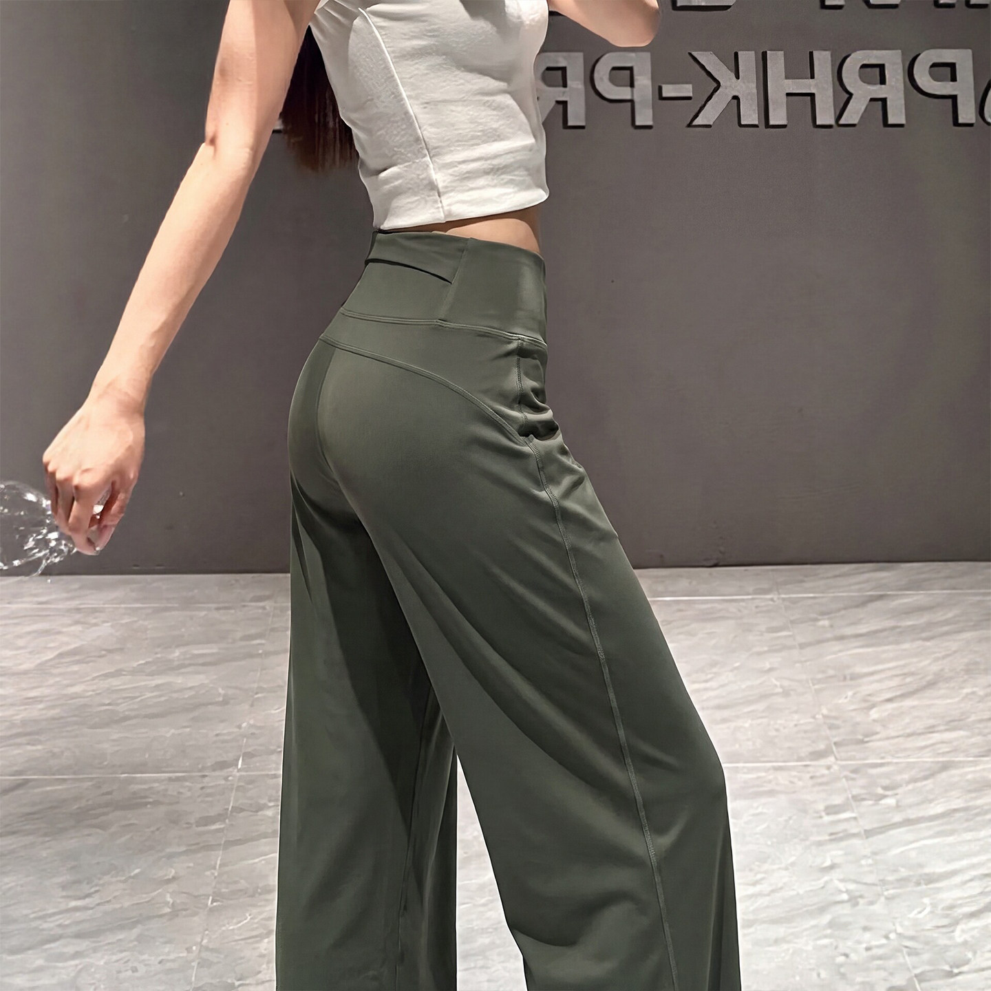 军绿色健身运动裤女夏薄款2026新款高腰垂感宽松瑜伽冰丝阔腿裤子