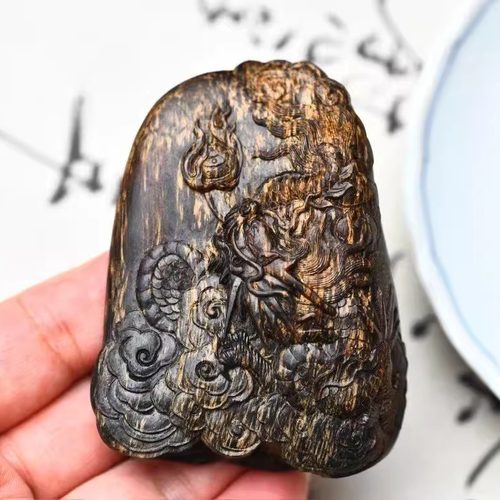 天然真沉香吊坠生肖龙年雕刻挂件