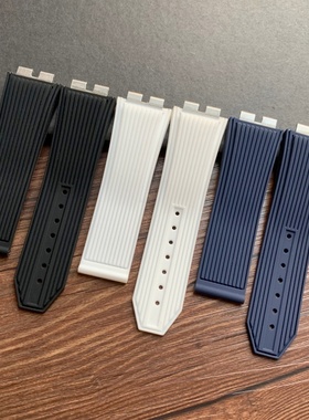 宇博恒宝快拆接口竖条纹柔软橡胶手表带硅胶腕带表链黑蓝白色26mm