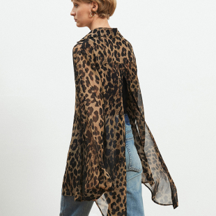 Carolingian时髦B入 重工后背开叉轻薄微透豹纹印花防晒衬衫