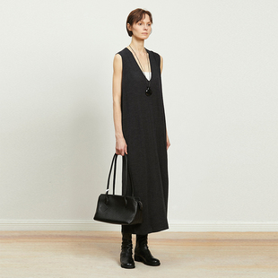 Carolingian 德国Biella美丽诺羊毛复古V领针织连衣裙 ROW简约