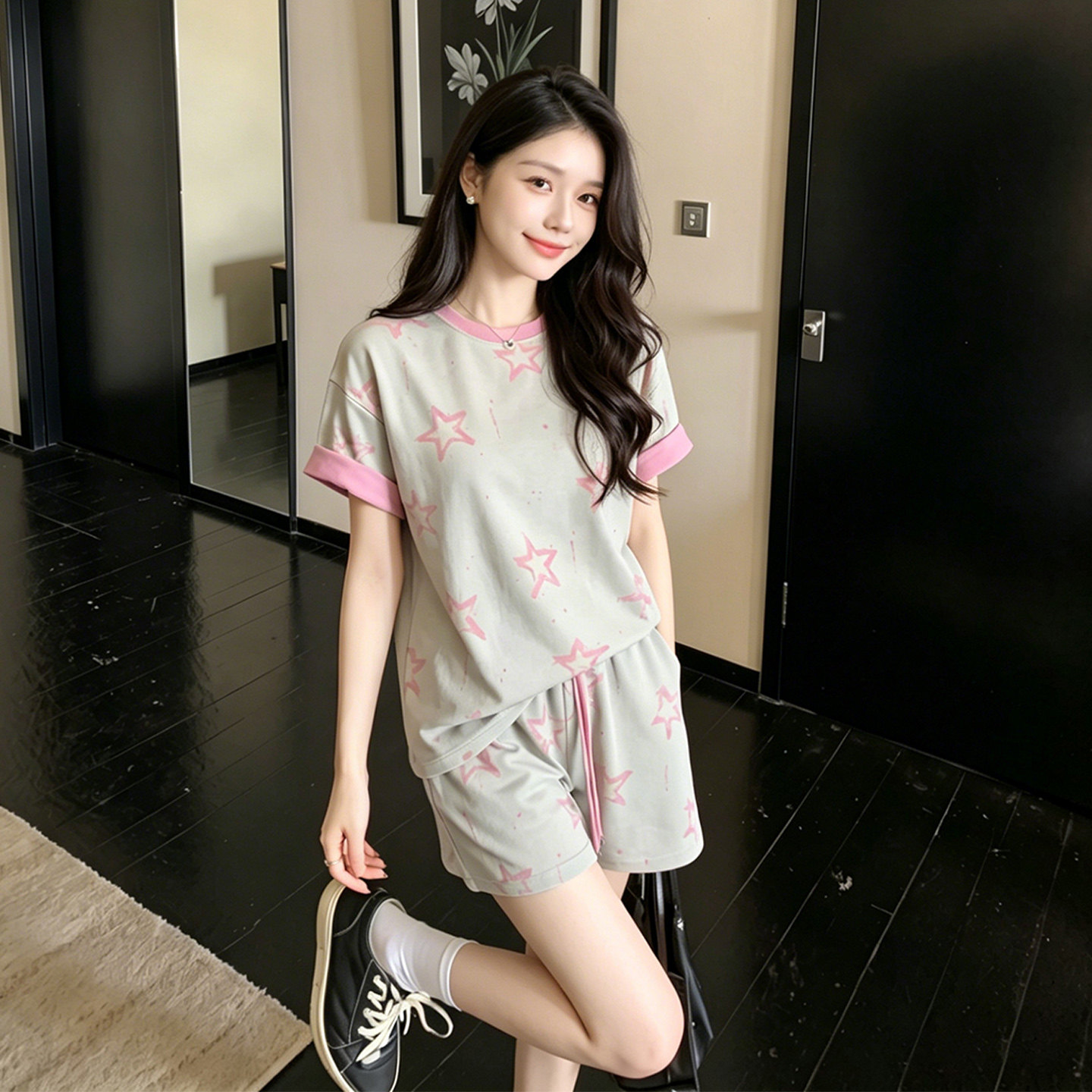 高级感简约时尚休闲运动套装女夏新款星星印花撞色短袖短裤两件套