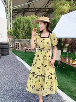 網(wǎng)紅爆款水墨碎花露肩長裙歐洲站2025夏季新款度假風大裙擺連衣裙