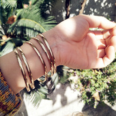 舞蹈手环 金色多圈叠戴潮流金属手镯学生女欧美光面时尚 夏天 风