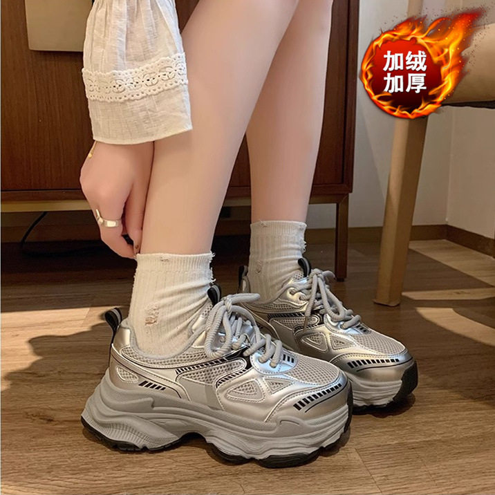 韩国潮鞋运动鞋女款2026年冬季新款加绒加厚加绒鞋复古百搭厚底增