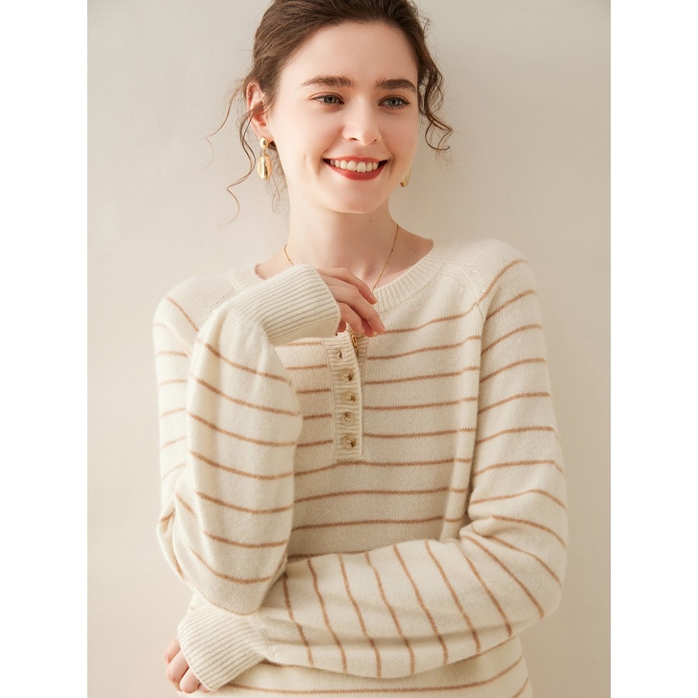 香港潮牌2025秋冬款山羊绒衫女半开圆领条纹拼接毛衣灯笼袖宽松针,女装/女士精品,羊绒衫,淘宝优惠券,粉丝福利购,淘宝优惠卷