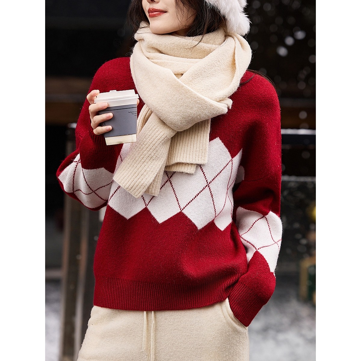 香港潮牌新年几何菱格线衫女秋冬新款时尚圆领毛衣撞色简约红色针,女装/女士精品,毛衣,淘宝优惠券,粉丝福利购,淘宝优惠卷