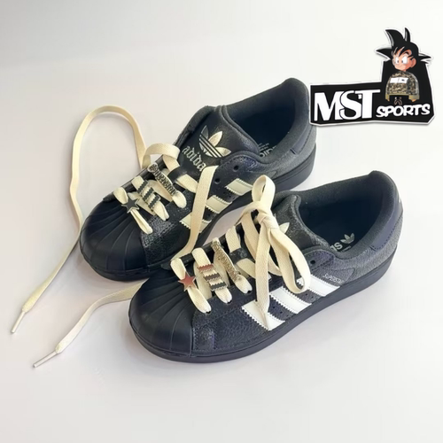 Adidas黑白女子贝壳头休闲鞋板鞋