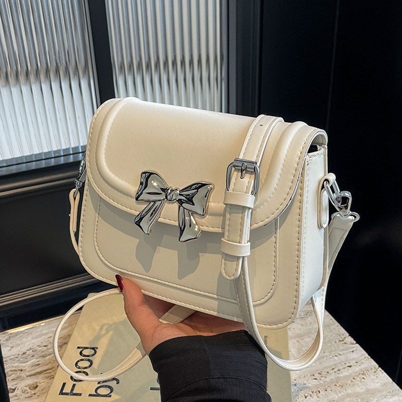 白色包包新款2026年爆款时尚潮流斜挎包春夏百搭ins女单肩小方包