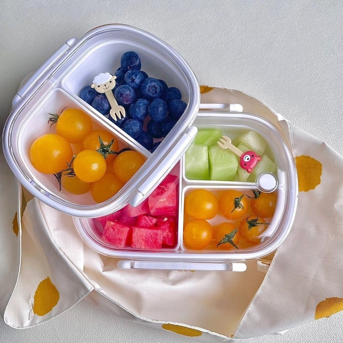 便携外出轻便水果盒食品级儿童分隔保鲜盒小号迷你沙拉经济装家用