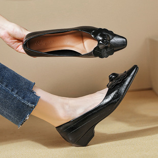 香港潮牌法式复古山茶花浅口低跟单鞋女2025新款惠州女鞋小方头v