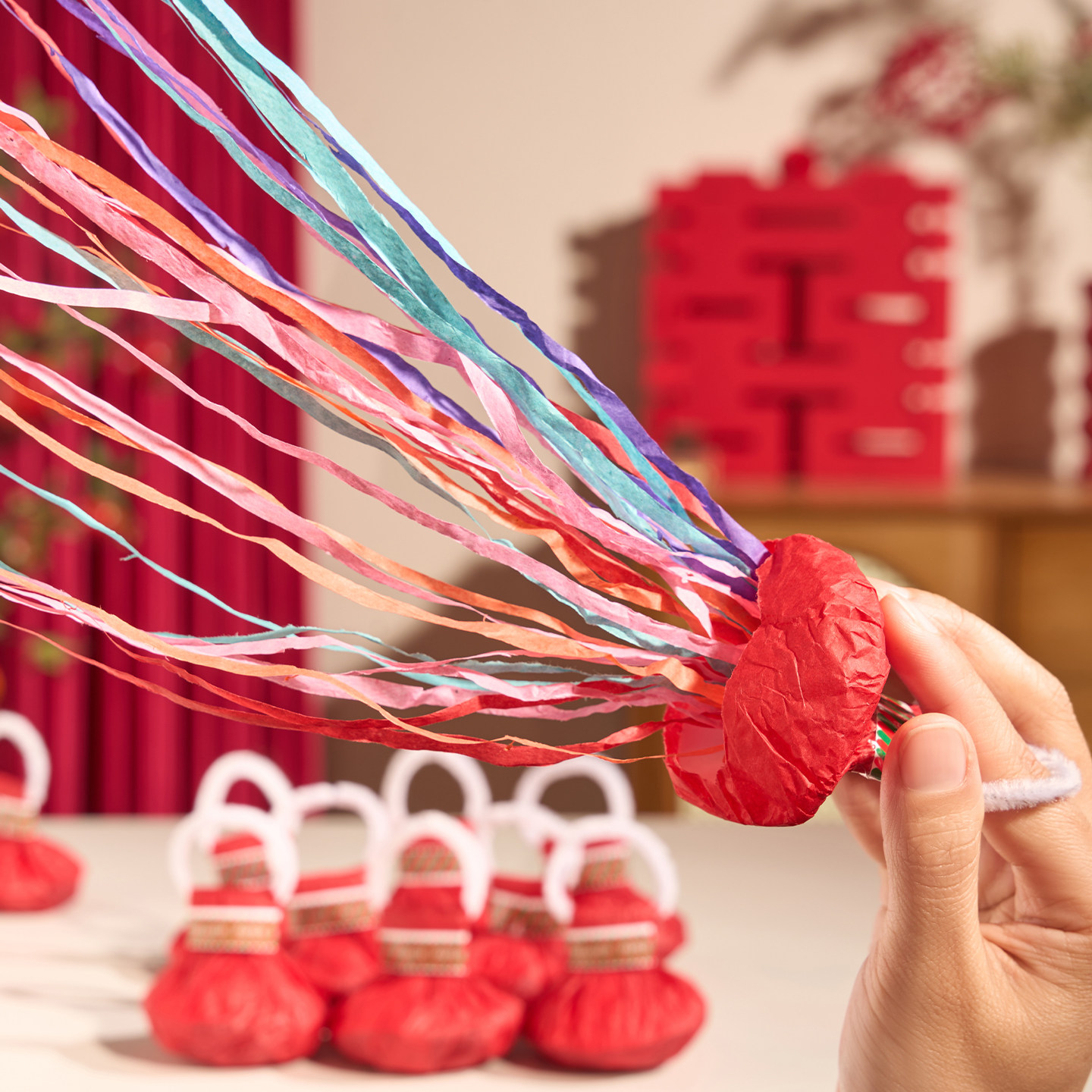 手抛彩带结婚礼花抢订婚领证手扔拉花彩条拍照装饰婚礼气氛小道具