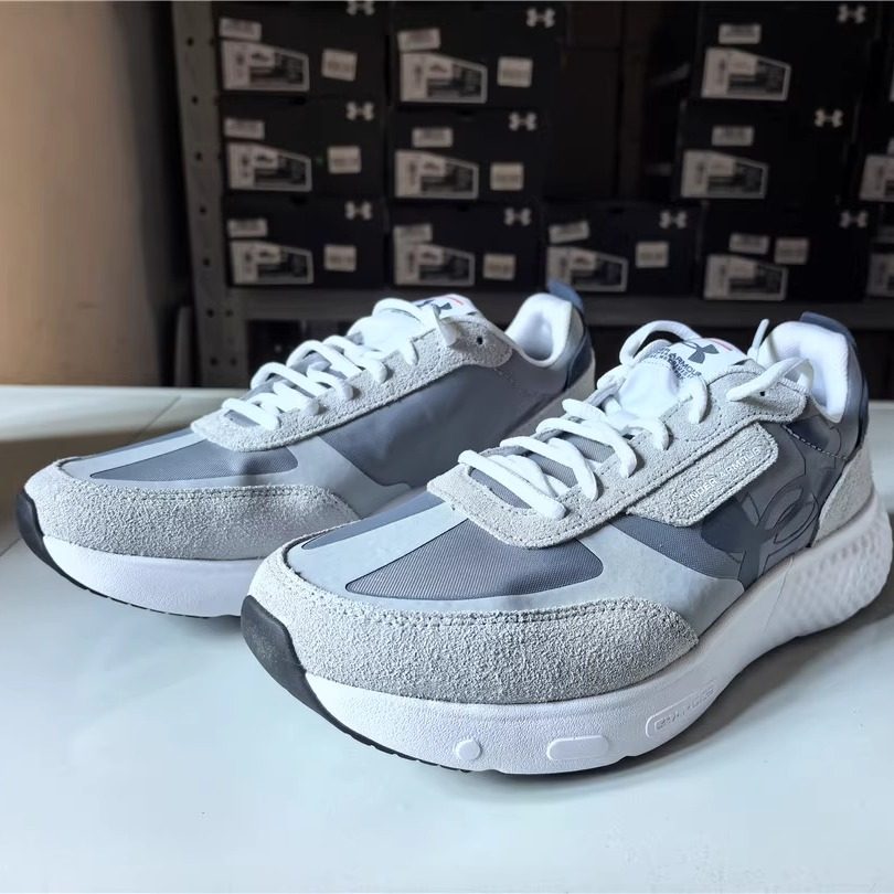 安德玛 UA Decoy Lux 男子秋冬缓震运动休闲跑步鞋 3028612