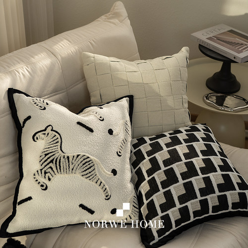 NORWE高档面料抱枕刺绣马轻奢