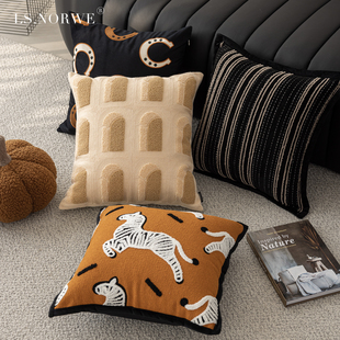 可爱马抱枕中古风儿童房马年装饰客厅沙发靠枕可爱马年靠垫包豪斯