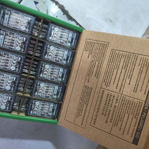 可维修#继电器中间继电器 RXM4CB2BD  插拔式继电器