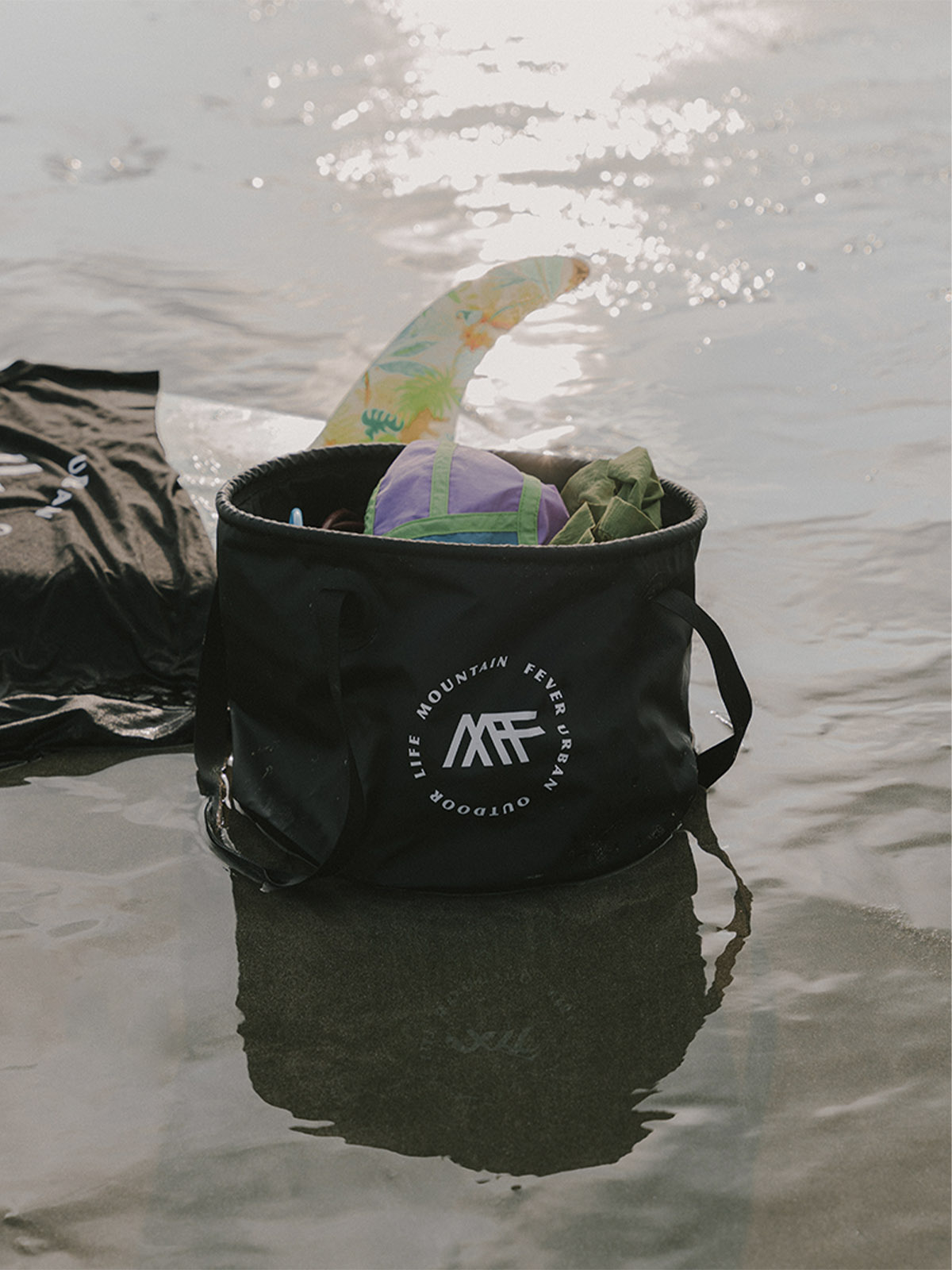 户外抽绳便携折叠水桶