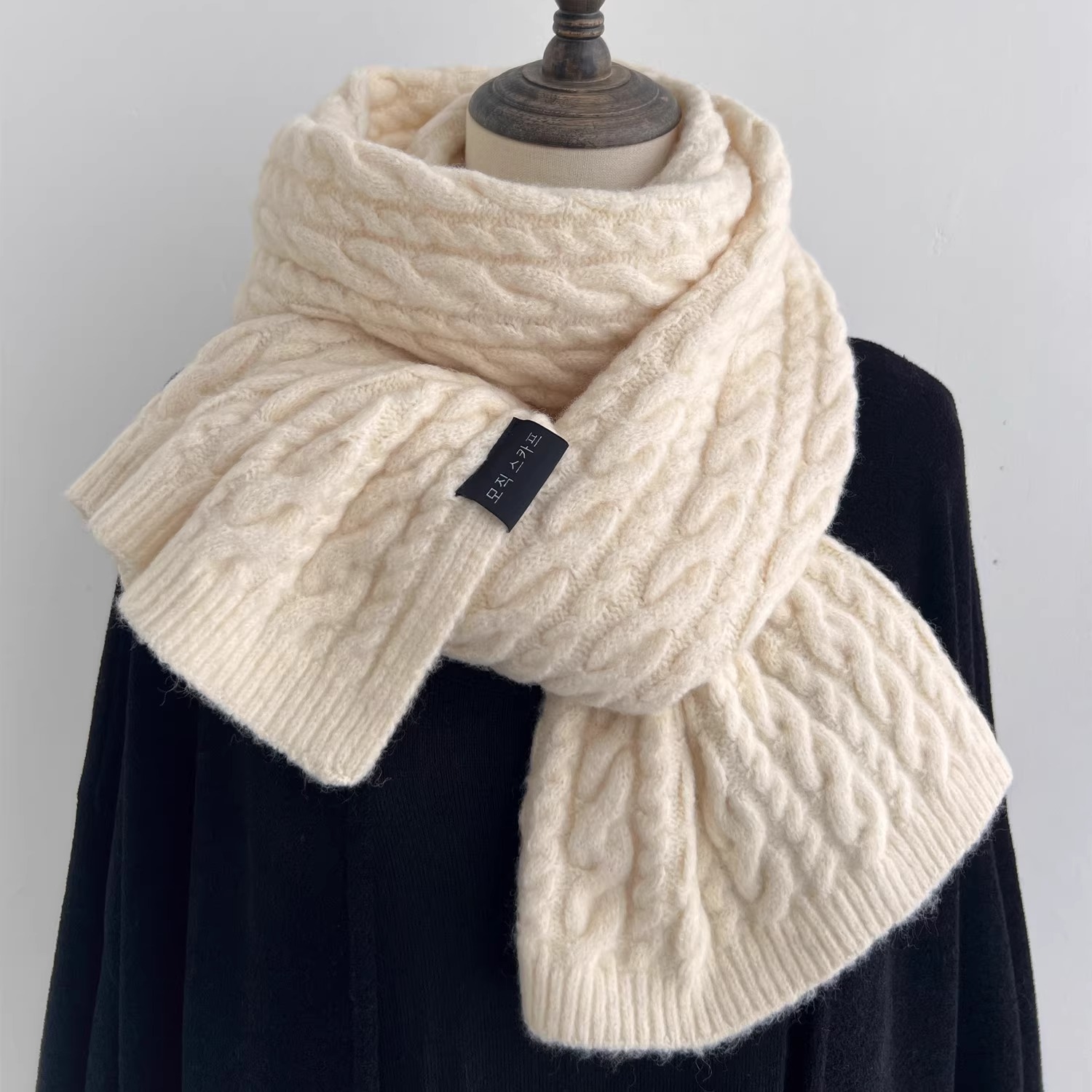 LULU复古麻花纹百搭纯色针织围巾