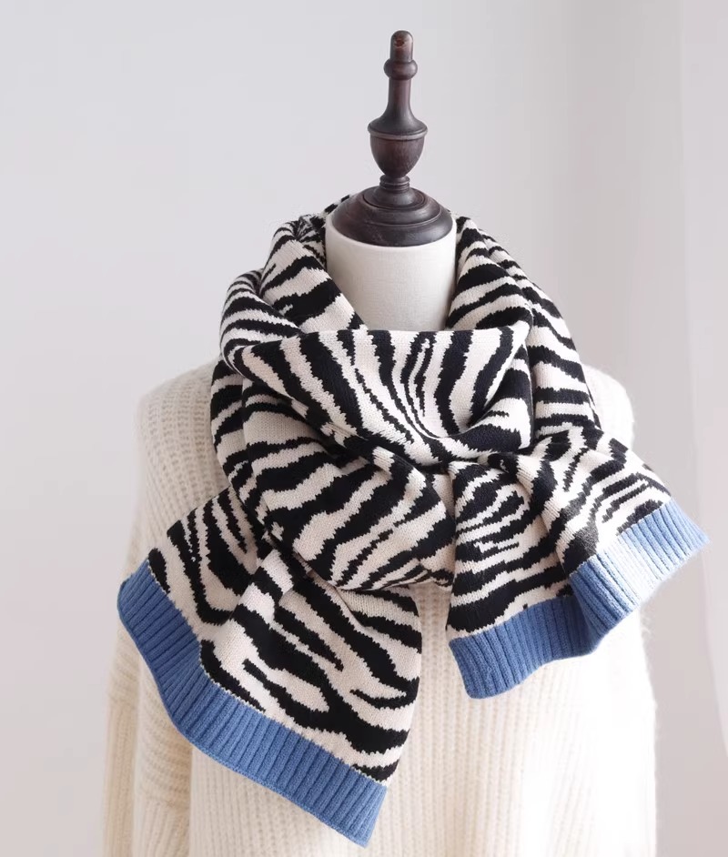 LULU时尚新款下摆拼色斑马纹围巾