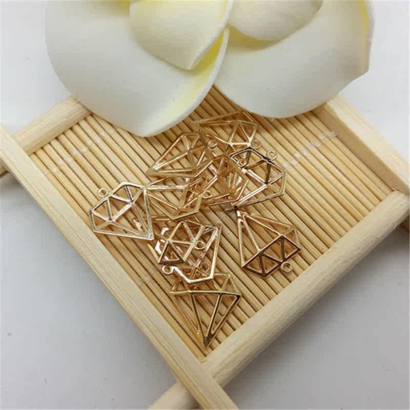 1.5cm镂空钻石挂件 diy发饰材料蝴蝶结发饰辅料 合金花盘钻扣|ruв категории Украшения,ювелирные изделия, Diy аксессуары, Другие diy украшения, аксессуары - от Buy2taobao.com для оказания профессиональной услуги покупки агента Taobao
