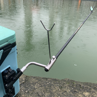 飞扬精工拐角炮台支架竞技不锈钢加厚长钓箱配件鱼竿后挂便携渔具