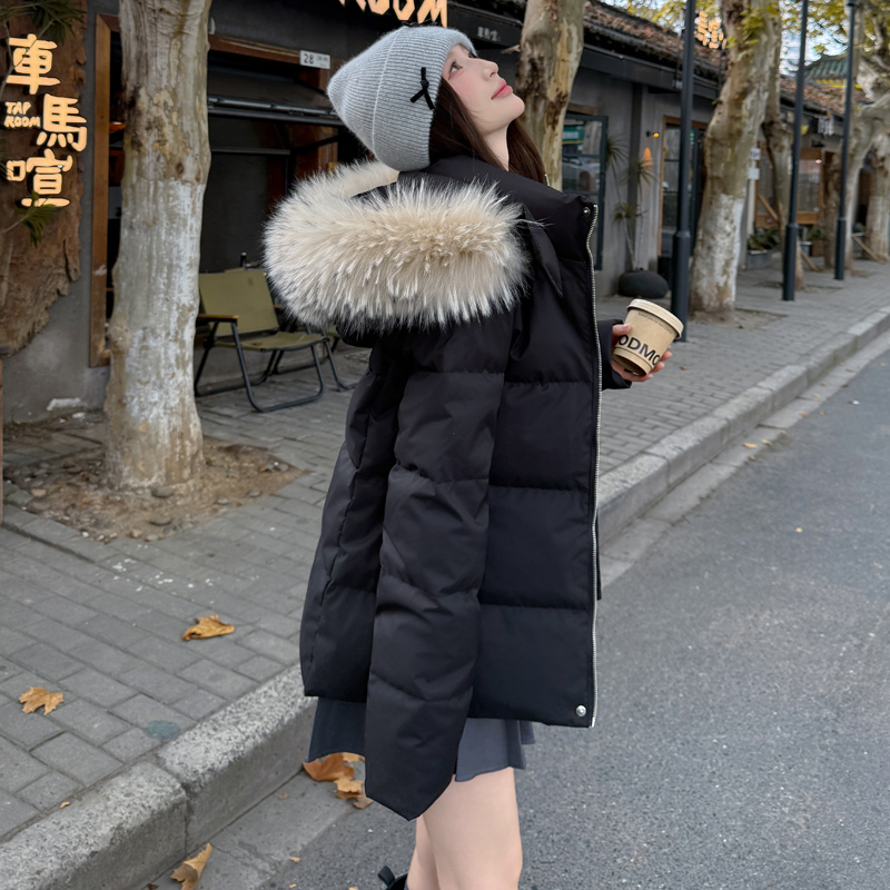 巨好看90白鸭绒貉子真毛领羽绒服