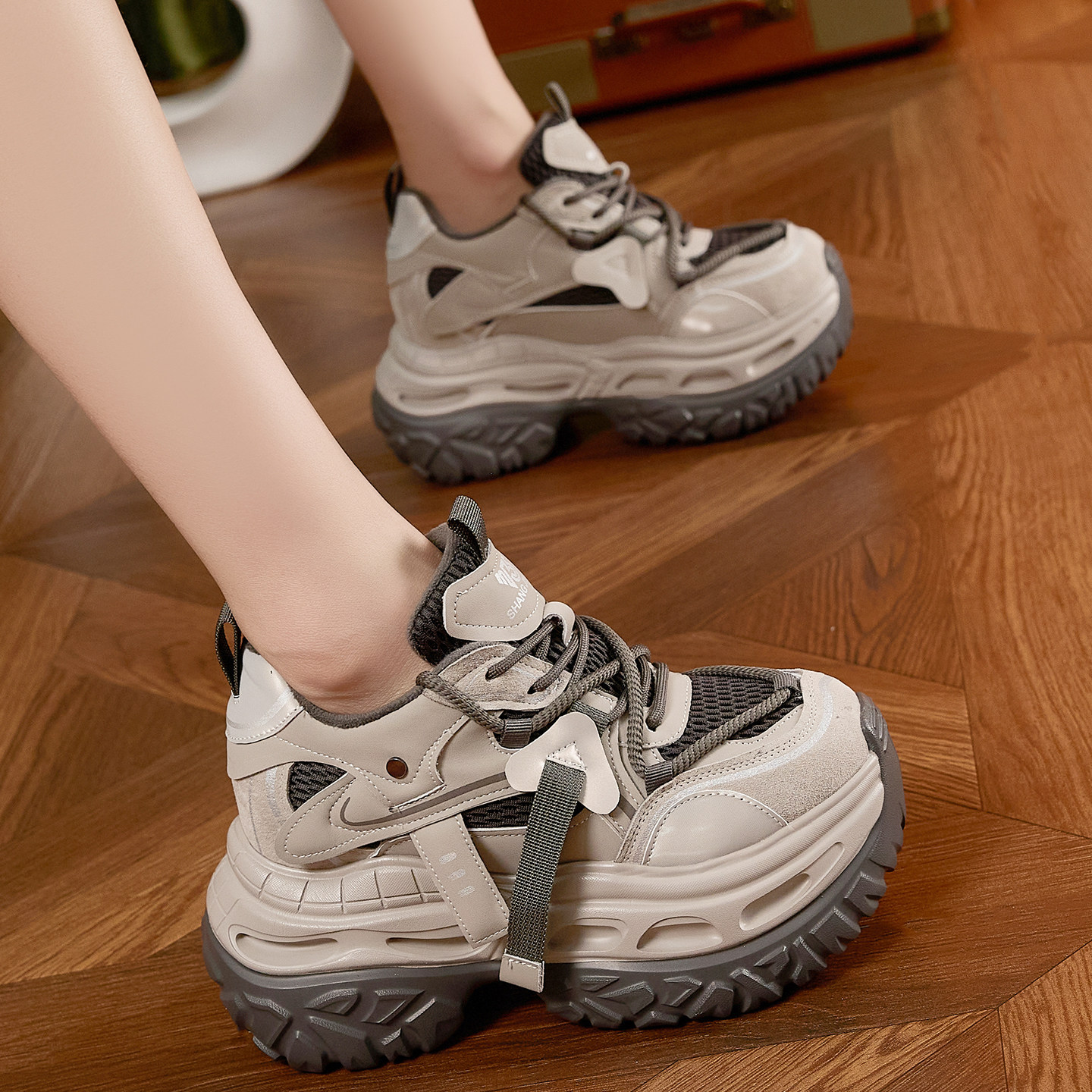 香港超火新款爆款厚底内增高老爹鞋女款小个子2025冬休闲加绒松糕,女鞋,老爹鞋,淘宝优惠券,粉丝福利购,淘宝优惠卷