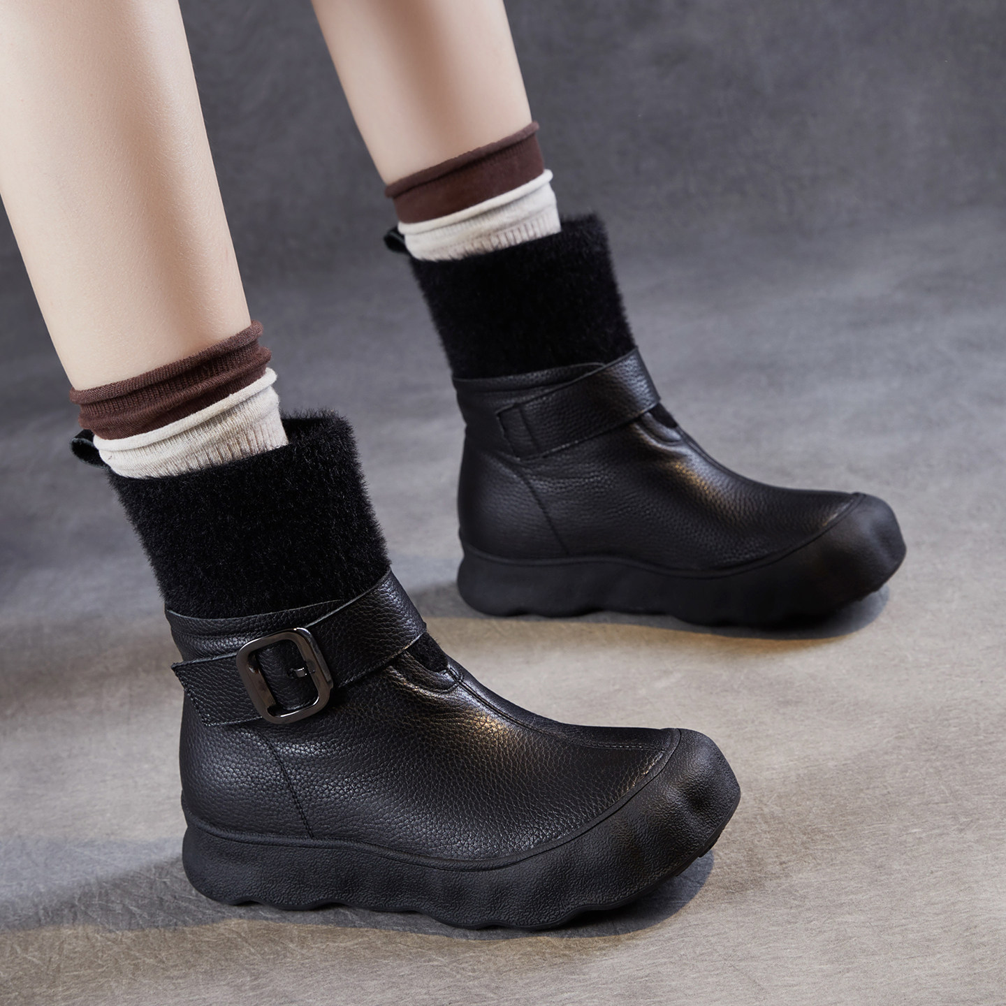 牛皮新款平底弹力袜马丁靴女款舒适真皮2026春秋女士休闲妈妈皮靴